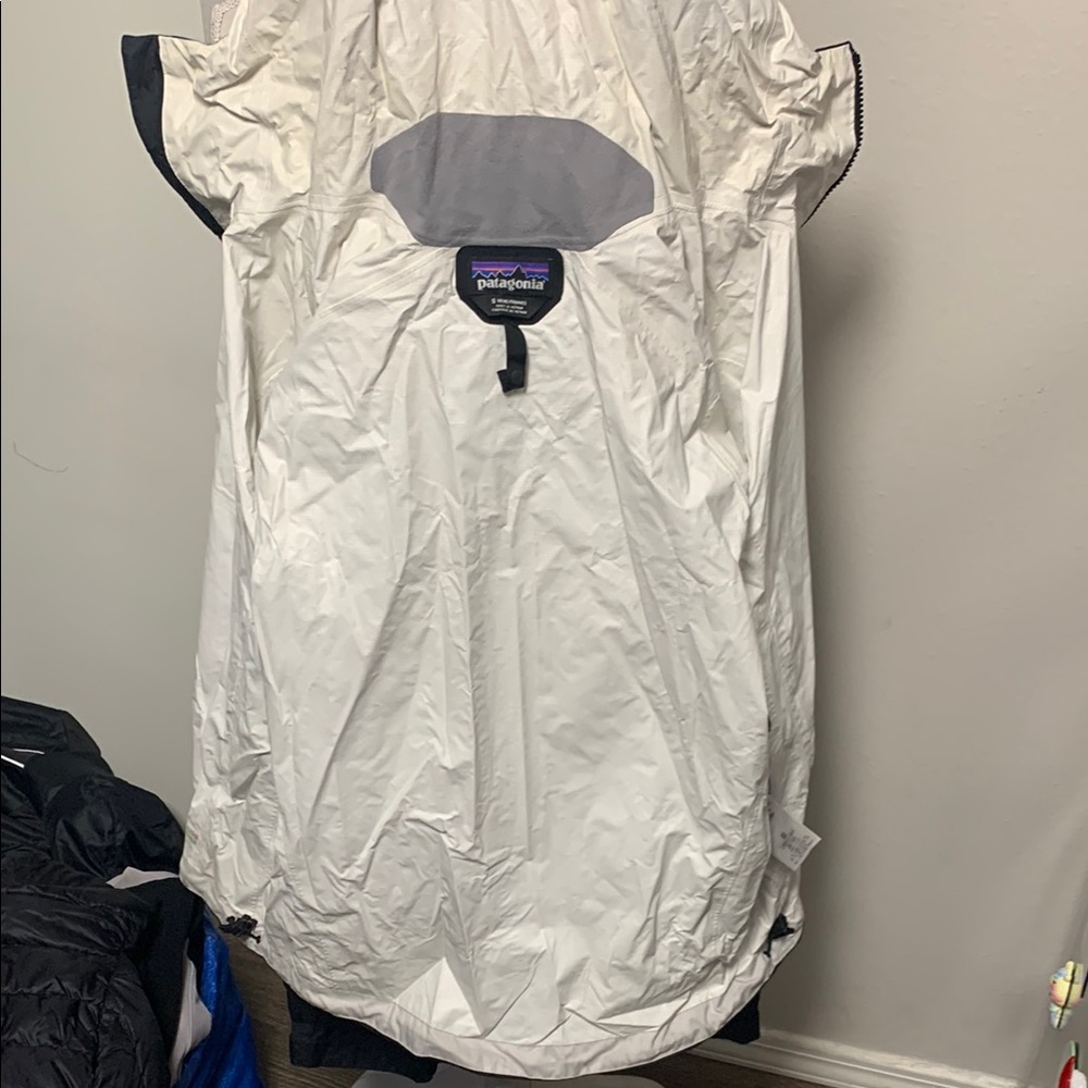 Patagonia Black Hooded Jacket - Picture 8 of 9